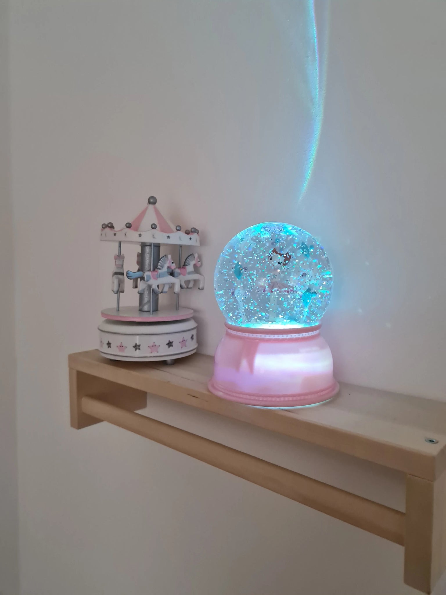 Djeco Little Big room Luce notturna a forma di palla di neve Ballerina - Emotions Toy